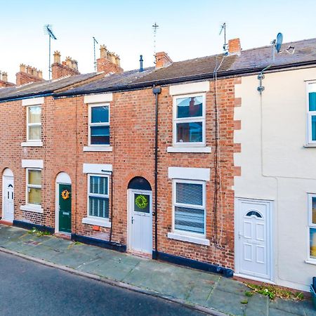 New! Spacious 2-Bed Home In Chester City-Centre By 53 Degrees Property, Ideal For Couples & Small Groups, Great Location - Sleeps 5 Extérieur photo