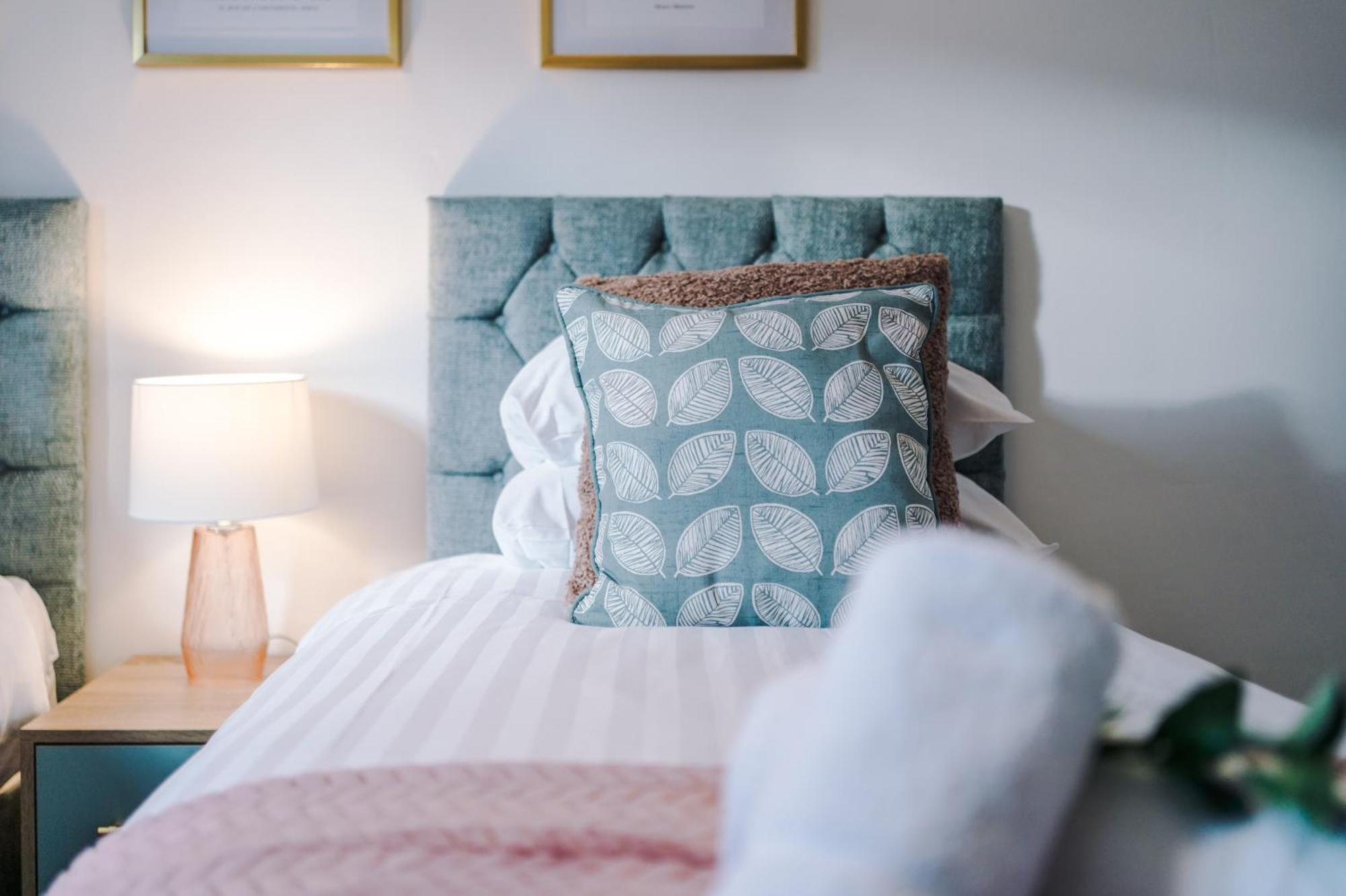 New! Spacious 2-Bed Home In Chester City-Centre By 53 Degrees Property, Ideal For Couples & Small Groups, Great Location - Sleeps 5 Extérieur photo