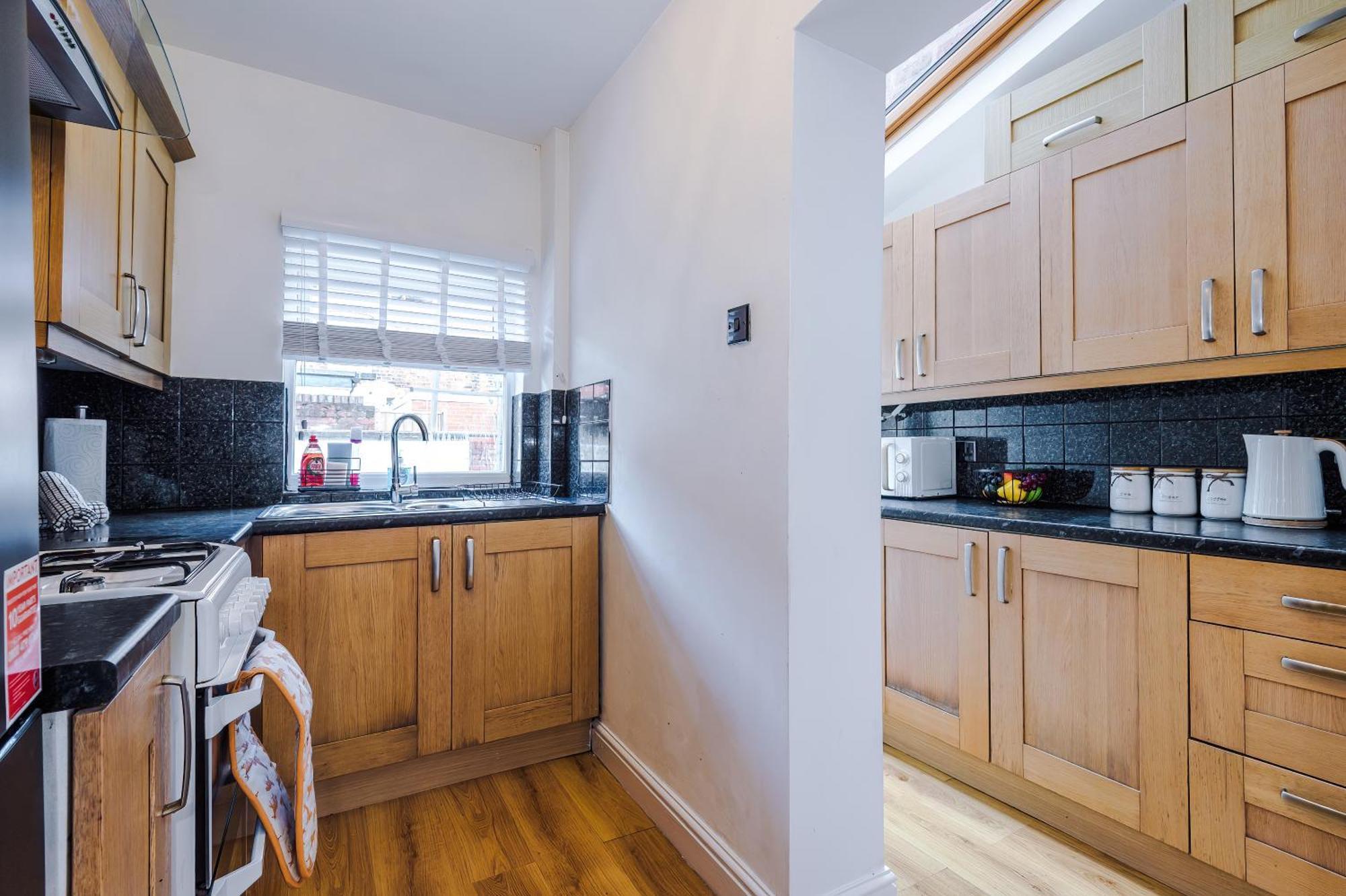 New! Spacious 2-Bed Home In Chester City-Centre By 53 Degrees Property, Ideal For Couples & Small Groups, Great Location - Sleeps 5 Extérieur photo