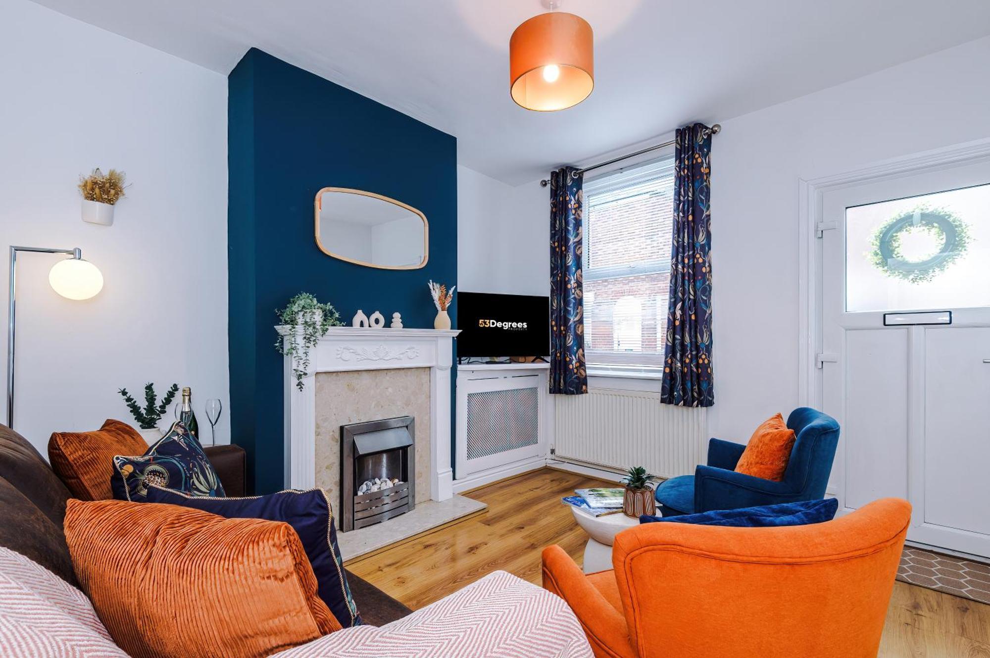 New! Spacious 2-Bed Home In Chester City-Centre By 53 Degrees Property, Ideal For Couples & Small Groups, Great Location - Sleeps 5 Extérieur photo