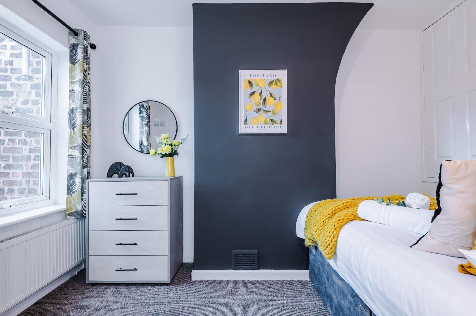 New! Spacious 2-Bed Home In Chester City-Centre By 53 Degrees Property, Ideal For Couples & Small Groups, Great Location - Sleeps 5 Extérieur photo