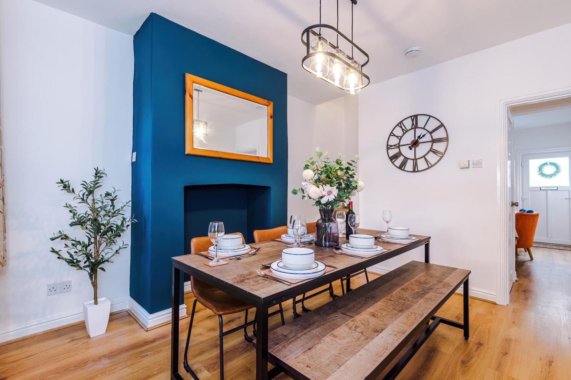 New! Spacious 2-Bed Home In Chester City-Centre By 53 Degrees Property, Ideal For Couples & Small Groups, Great Location - Sleeps 5 Extérieur photo