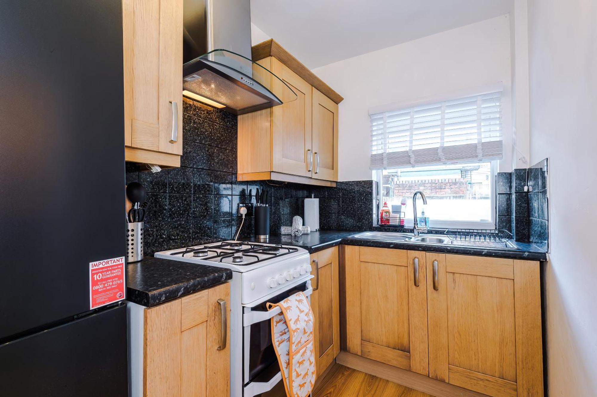 New! Spacious 2-Bed Home In Chester City-Centre By 53 Degrees Property, Ideal For Couples & Small Groups, Great Location - Sleeps 5 Extérieur photo