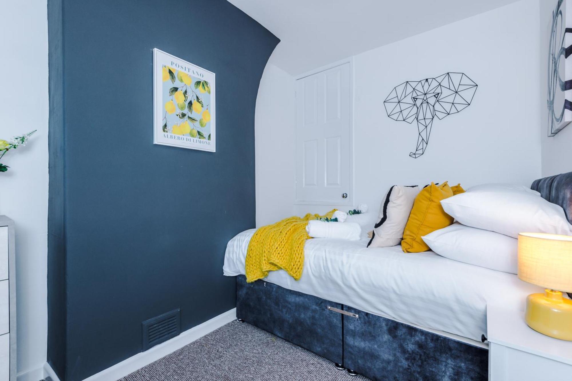 New! Spacious 2-Bed Home In Chester City-Centre By 53 Degrees Property, Ideal For Couples & Small Groups, Great Location - Sleeps 5 Extérieur photo