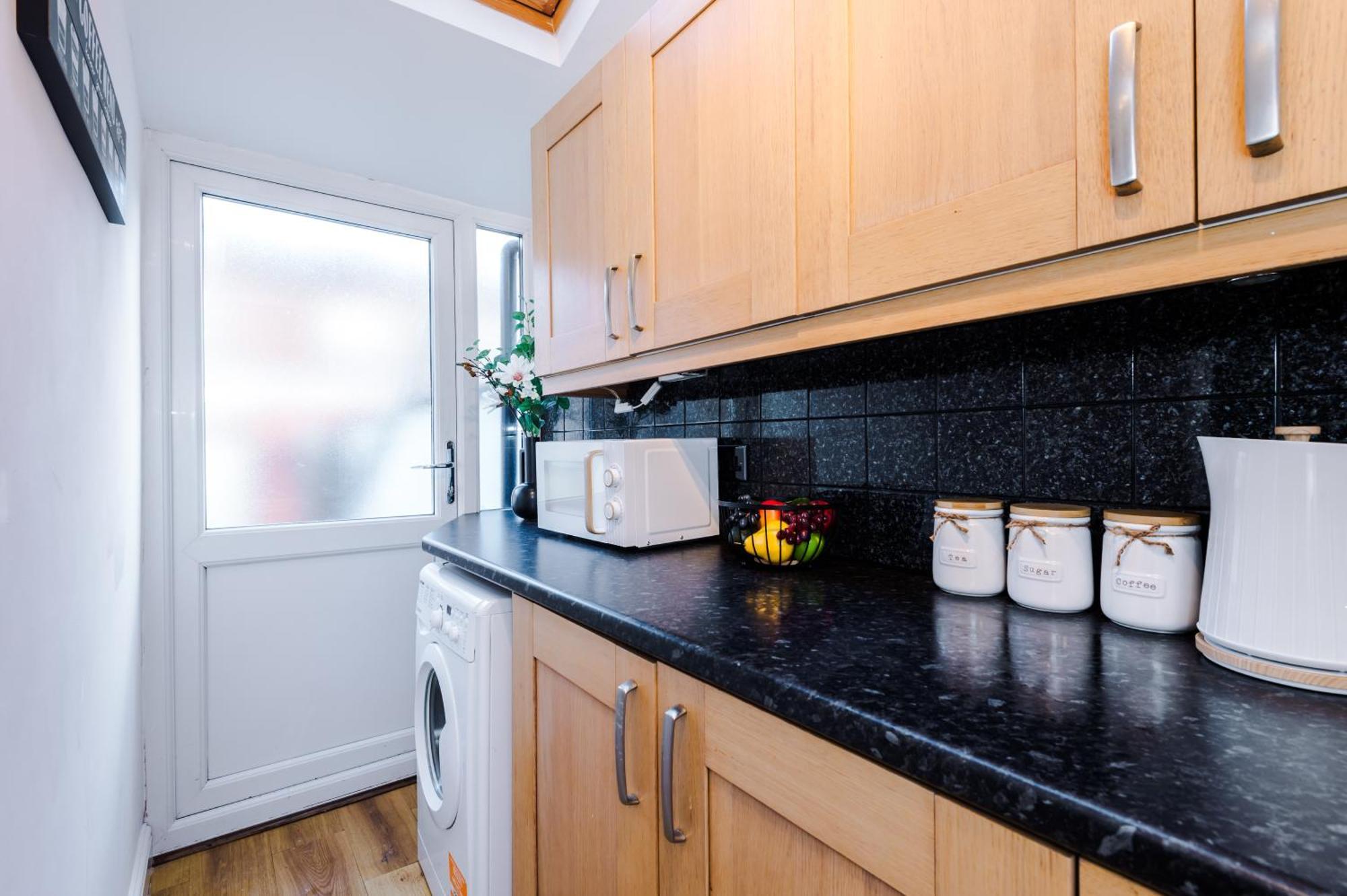 New! Spacious 2-Bed Home In Chester City-Centre By 53 Degrees Property, Ideal For Couples & Small Groups, Great Location - Sleeps 5 Extérieur photo