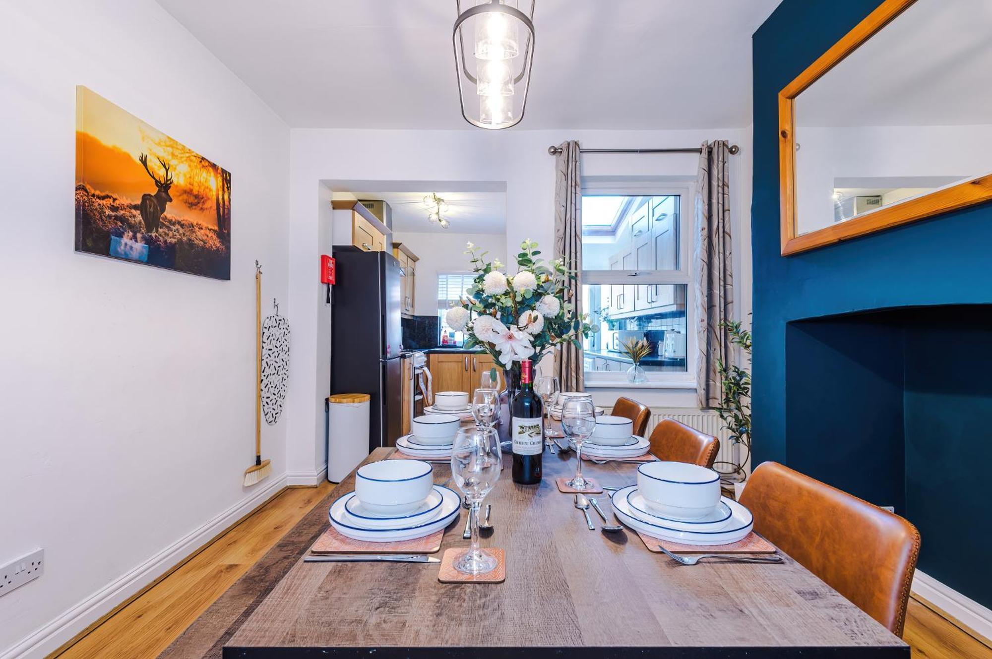 New! Spacious 2-Bed Home In Chester City-Centre By 53 Degrees Property, Ideal For Couples & Small Groups, Great Location - Sleeps 5 Extérieur photo